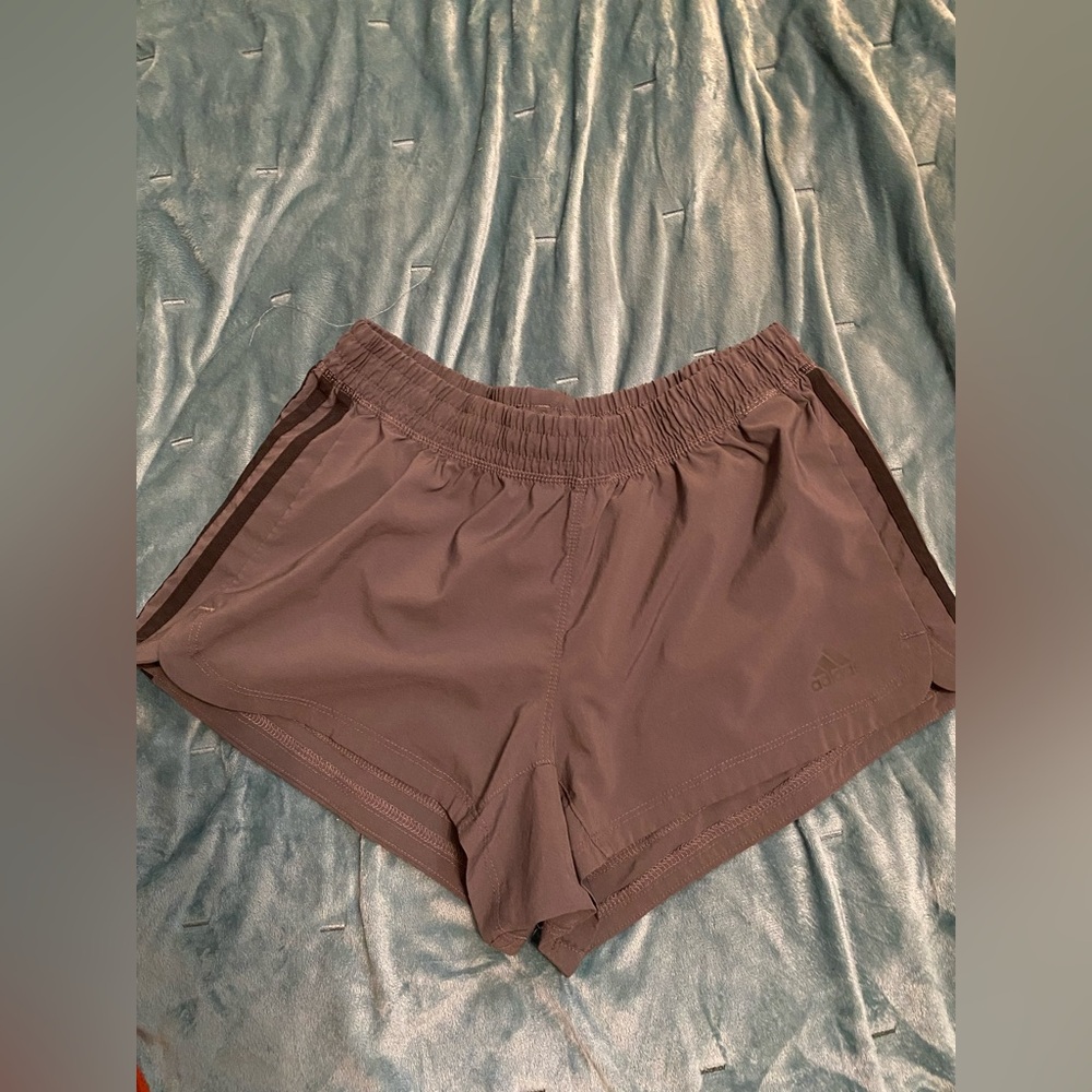 Grey and black adidas shorts 🩶🖤